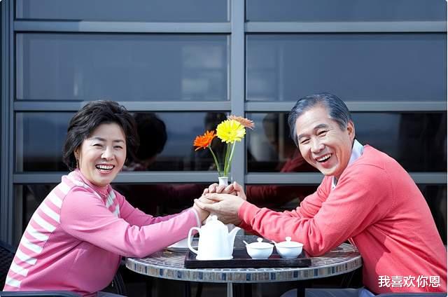 同样是找老伴,为何要挑年轻的?62岁大妈:三方面需求要得到满足