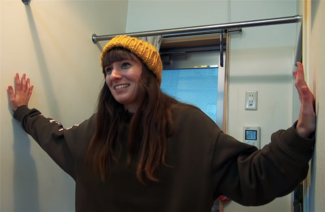 90后姑娘住进日本8㎡“缝隙房”，吃饭坐地上，睡觉爬梯子