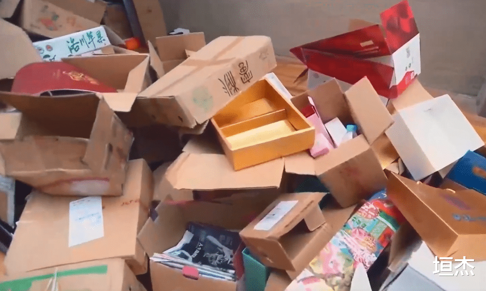 “总裁夫人”张萌:公司市值13亿,坐拥上亿别墅,吊灯能买一套房