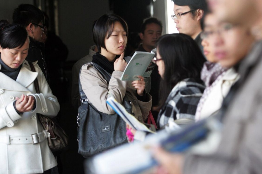 招聘|乡镇公务员招聘条件放宽，“三不限”岗位增加，专科生也有机会