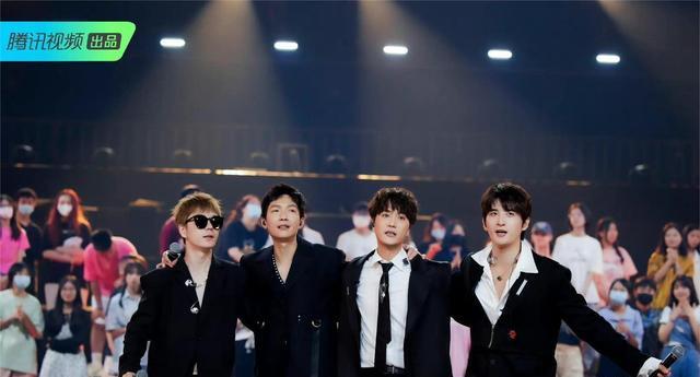 男团|《来看我们的演唱会》中，再就业男团一开口就梦回到了那个夏天
