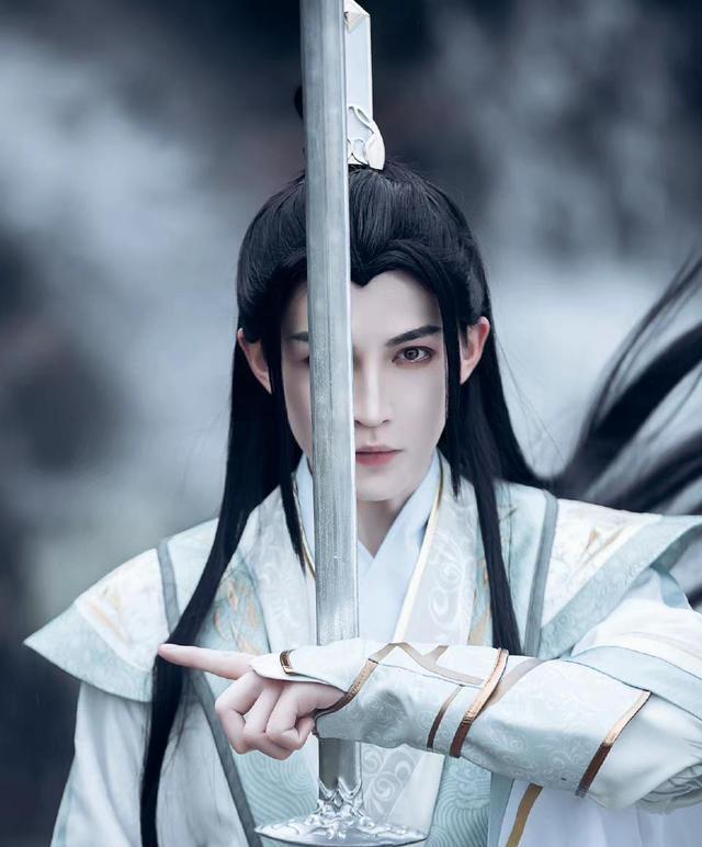 coser|墨家三兄弟cos神还原，魏无羡好霸气，谢怜温柔，沈清秋难得正经