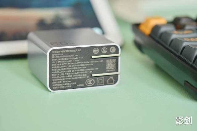 壁紙|居家好物：努比亞新款四口65W氮氣鎵充電套裝實測，溫控好、安全性高