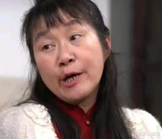 余秀华|杨槠策直播晒离婚证,实锤余秀华是“小三”,网友:日期太清楚了