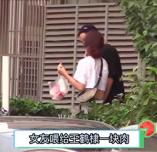 王鹤棣|王鹤棣被爆让助理代排做核酸,网友质疑其没素质,本人发博文道歉