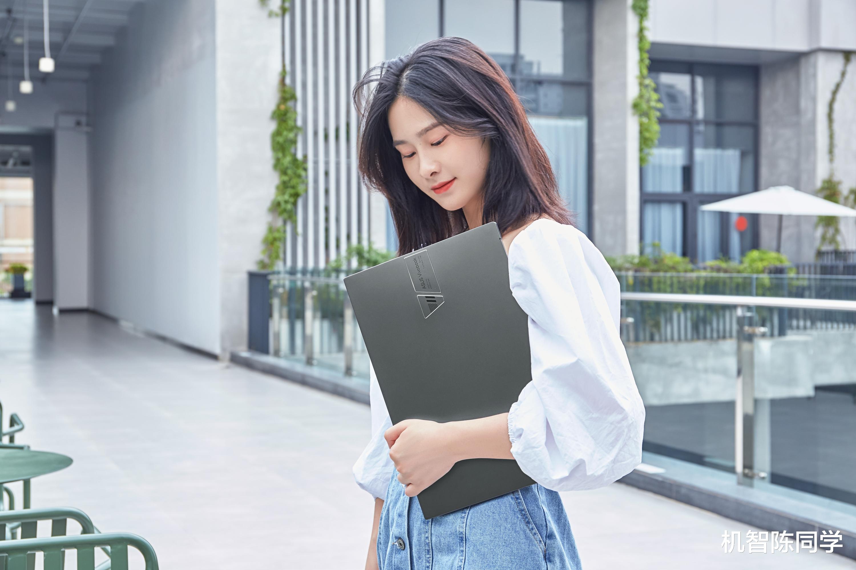 华硕|兼具游戏、办公两大优势！为何说这款高刷OLED轻薄本更值得入手？