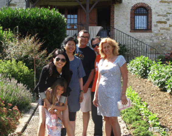 吕燕|超模吕燕：被身边人嫌弃，嫁法国贵族后被宠成公主，儿子成她骄傲