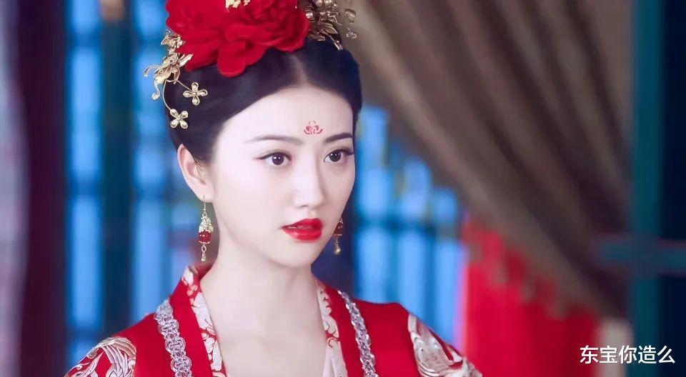 迪丽热巴|杨幂美刘亦菲媚，迪丽热巴惊艳，盘点穿红衣的14位女星谁拿第一