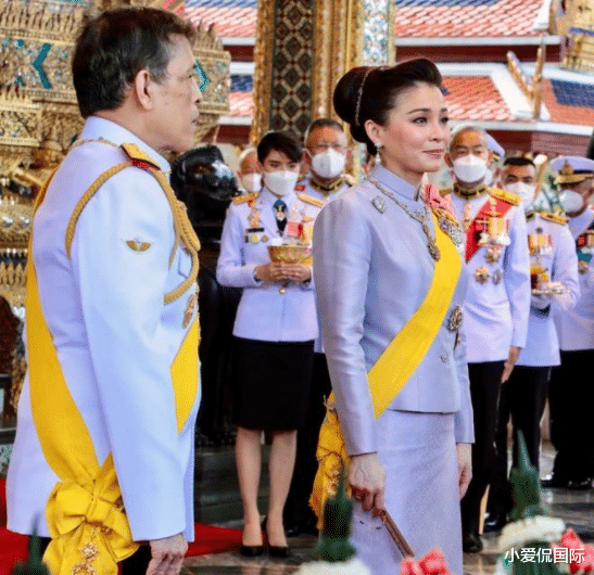 泰国王室|素缇达的44岁:王后获宠却难掩岁月痕迹,位置稳固但没安全感