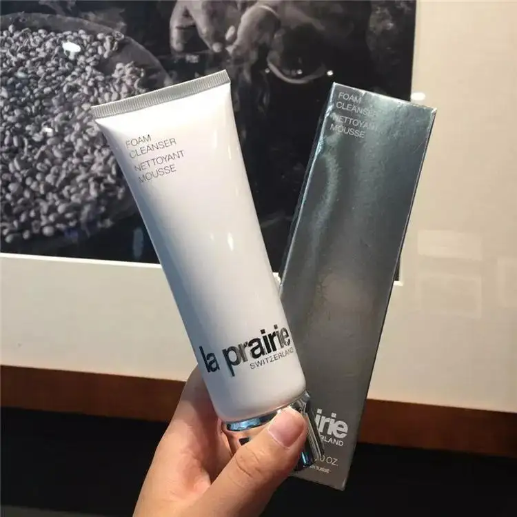 连衣裙 要把脸部洗干净，洗出肌肤净透亮！