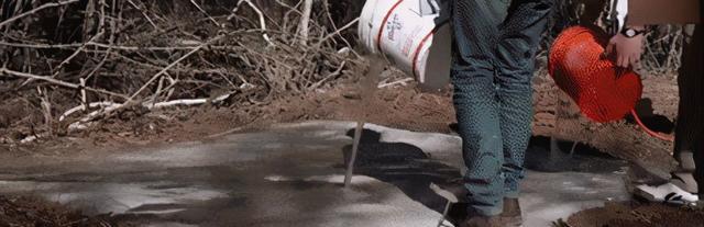 院子铺路用水泥毯,用水一浇,分分钟凝固,别再拿防水毯以次充好