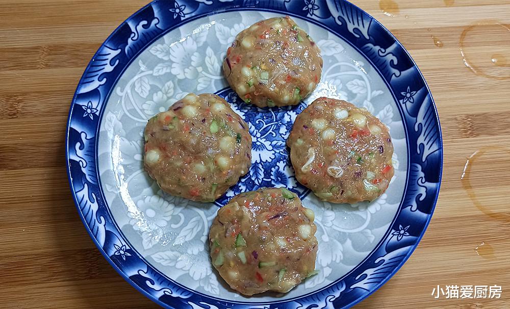 蔬菜 把新鲜的蔬菜和1块鸡胸肉做成早餐饼，营养丰富又低卡，特别好吃