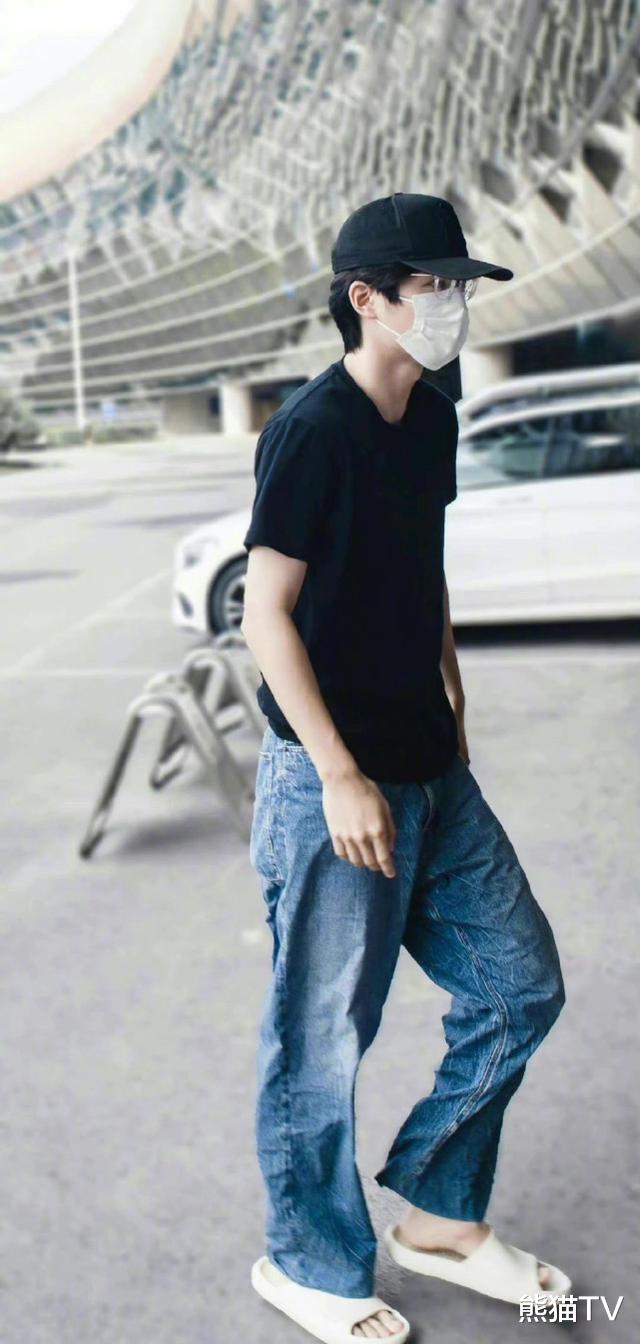 吴昕|周冬雨刘昊然被曝已恋爱两年,更多细节被扒出,穿情侣鞋私下好甜