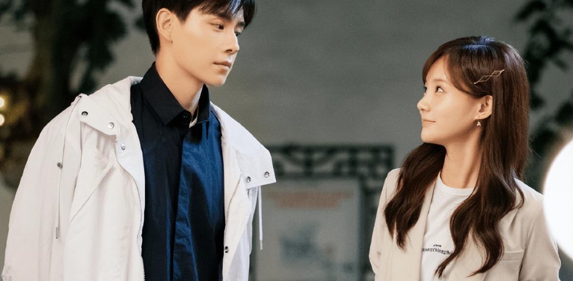 恨天高|4位小个子女星,踩凳子、穿恨天高,路拍才是真实身高