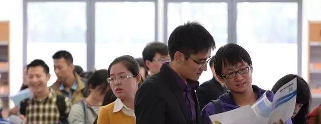 工作室|00后毕业生找工作出新标准,声称:不是双休就不干,清醒得可怕