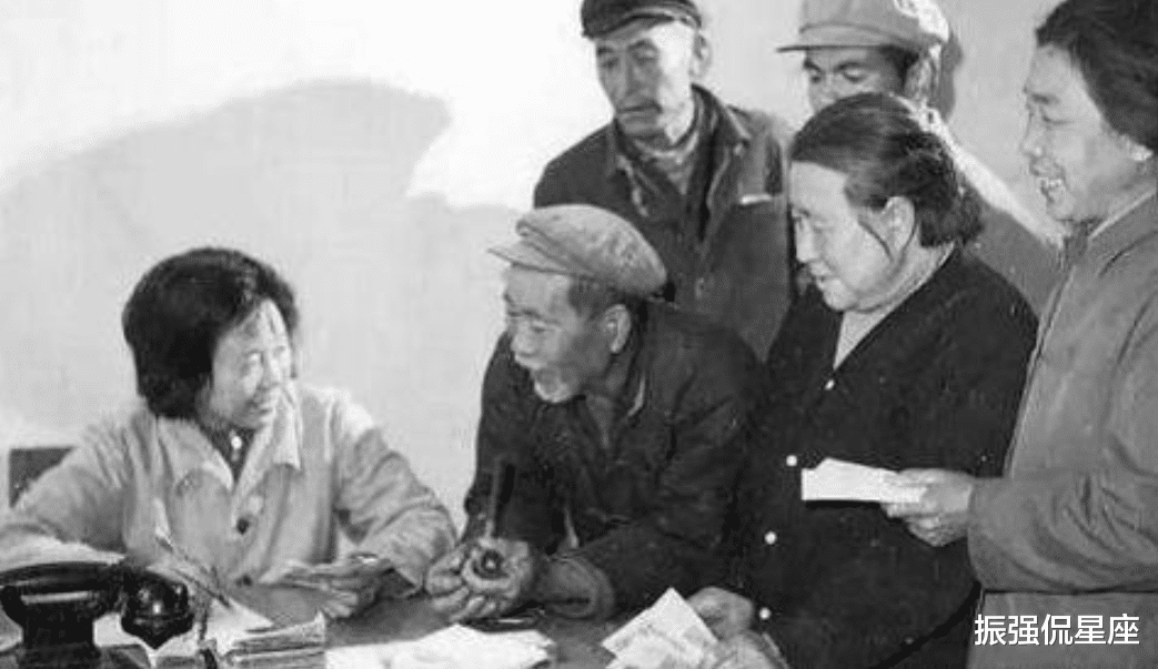 70年代重大贪污案:女会计贪污4万包养7个情夫,最终却被情夫举报