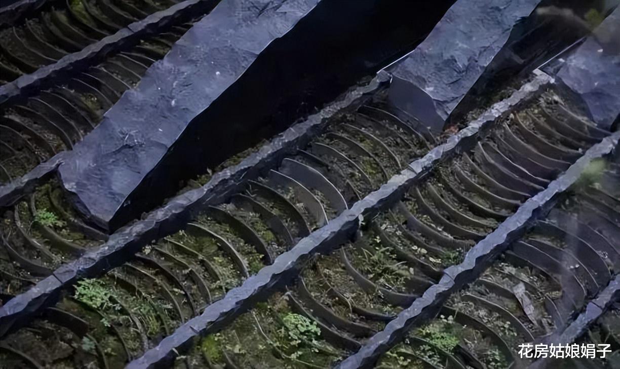 老砖老瓦收进小院，是做园艺盆器还是装饰小院，要的是独有的古韵