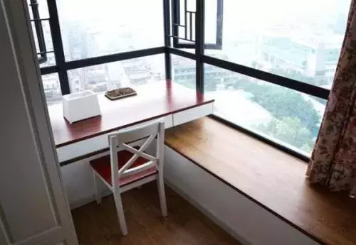 幸好听了老师傅的一番话,才知道飘窗不能随便做,差点后悔莫及