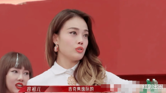 郑秀妍|《浪姐3》各嘉宾抱团严重，郑秀妍腰伤疼到蹲地上，仅1人上前帮忙