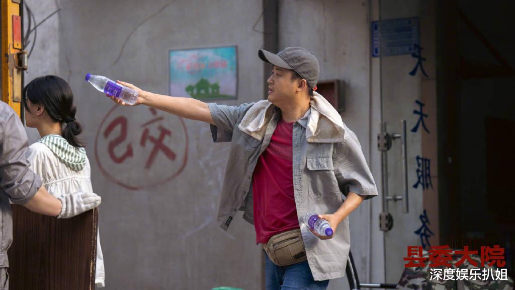 包贝尔|《县委大院》收视破2，刘涛顶假发客串，包贝尔加入成最大败笔！