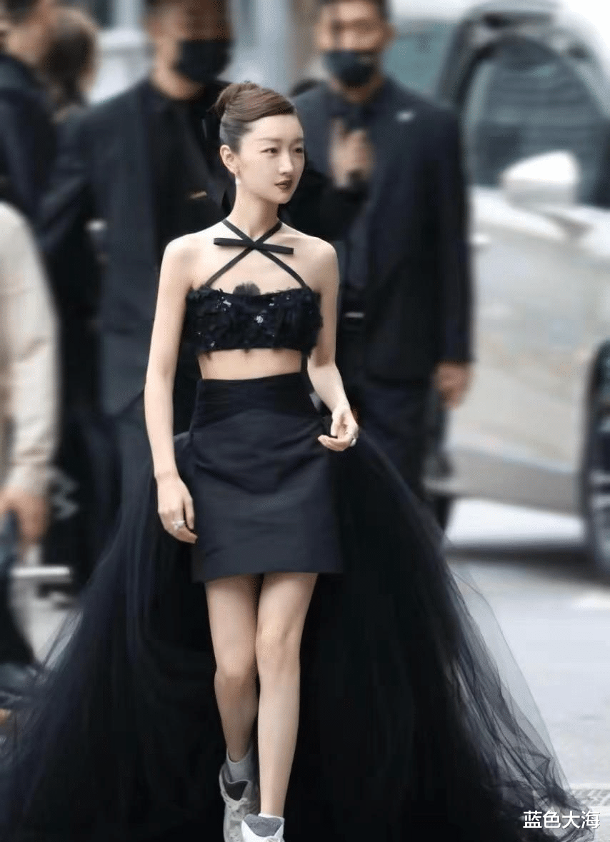 姚晨|2022年“红毯翻车”的女星：孙俪太土，周冬雨干瘪，姚晨像女妖精