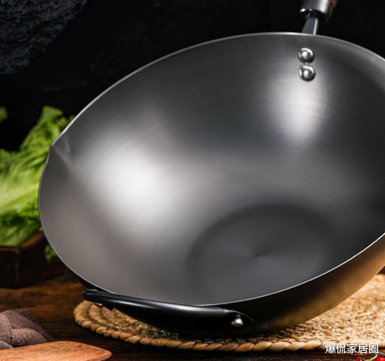 建议大家：除了高压锅，厨房有这4种锅就够了！其它都是浪费钱