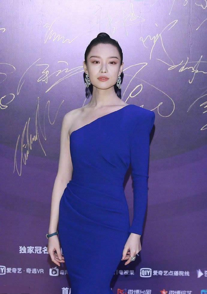 倪妮|倪妮穿宝蓝色单肩礼服婀娜多姿优雅迷人超美