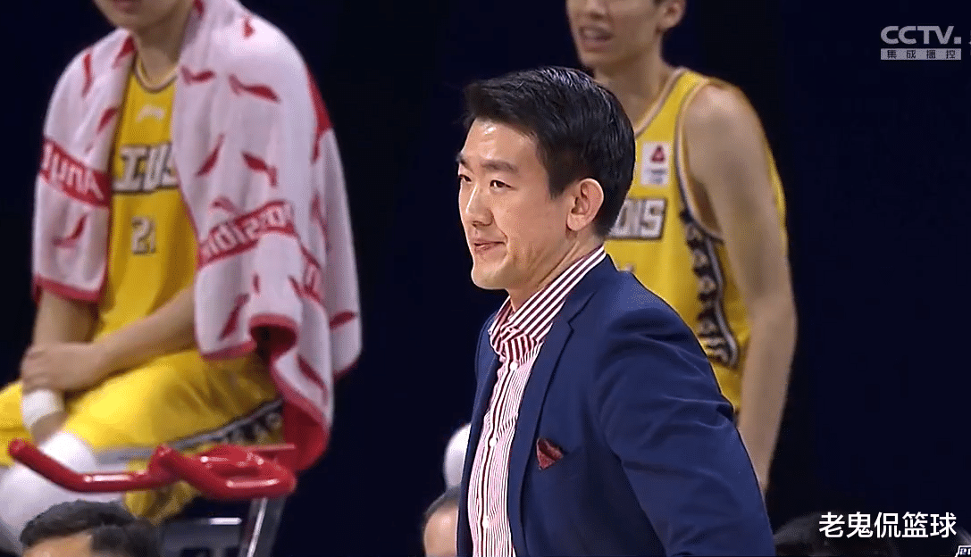 王珊珊|惨烈！赵岩昊伤退，孙铭徽45+7成大英雄，广厦3-0晋级与辽篮会师