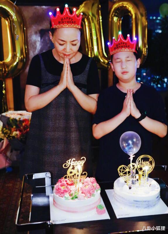 宋丹丹|宋丹丹与老公三亚度假，携4岁孙子坐泳池边聊天，有说有笑好恩爱