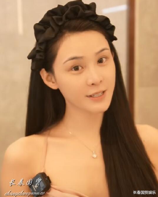 汪小菲|汪小菲绯闻女友素颜照曝光，皮肤白皙身材曼妙，不化妆她长这样