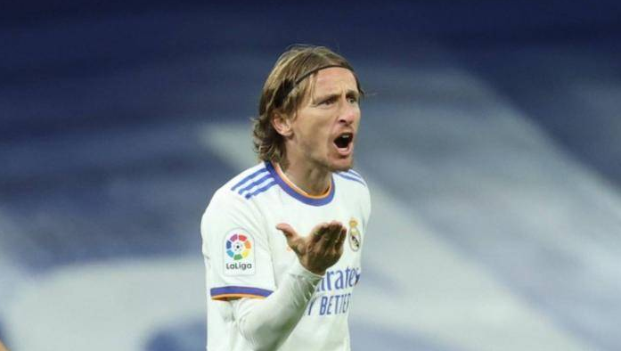 皇家馬德里|下午3點(diǎn)！皇馬金球先生做出爭(zhēng)議決定，得罪了老佛爺，今夏恐離隊(duì)