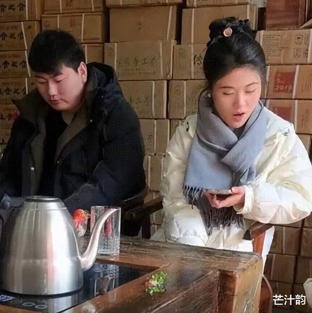 朱之文|大衣哥儿子儿媳看茶叶，陈萌反应被疑有喜了，大衣嫂抱孩子超宠溺