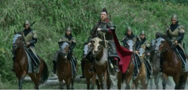 李亚男|P烟花,没群演,假道具,这5部投资巨大的剧,卖穷的样子像乞讨