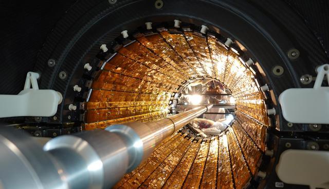 直接证明夸克质量存在?欧洲科学家们首次证明夸克死椎效应