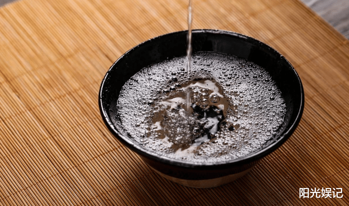 空腹|在生活中这6种情况下千万不能喝酒，醉得快还丢人，建议了解清楚