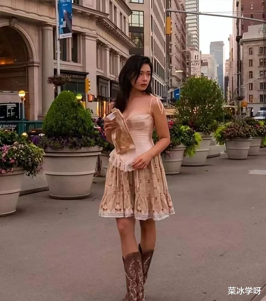 许可馨|“恨国女”许可馨移民还没成功，晒自拍：过得比你爽，再骂也没用