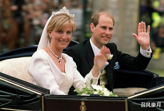 苏明哲|女王后继有人，伊丽莎白的孙女颜值碾压两位堂姐