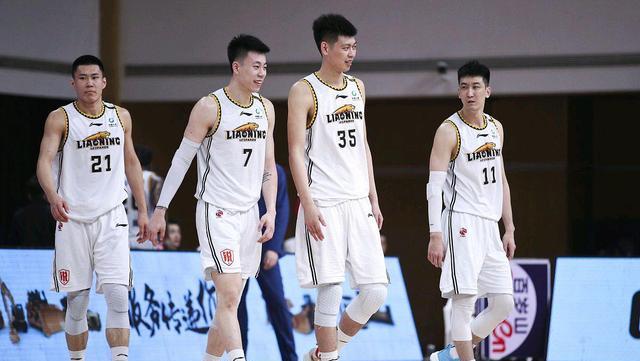 篮球情报站:姚明索赔4.06亿辽篮两笔交易赔本CBA球队报价阿拉基