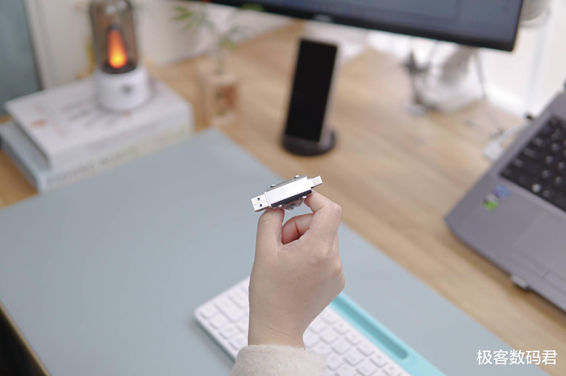 ssd|传统U盘即将被淘汰？同样大小，性能直接翻3~4倍！