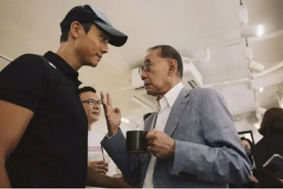 暴雨|37岁港星国外拍戏出意外！剧组遇暴雨被困山洞，众人上演惊险一幕