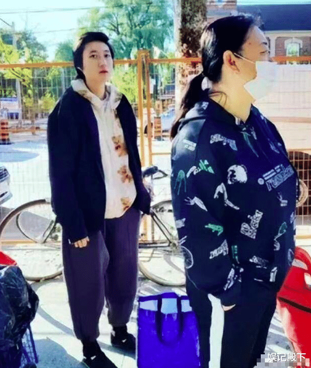 吴卓林|吴卓林寒风中排队领救济粮，生活窘迫到睡桥洞，父母皆在却像孤儿