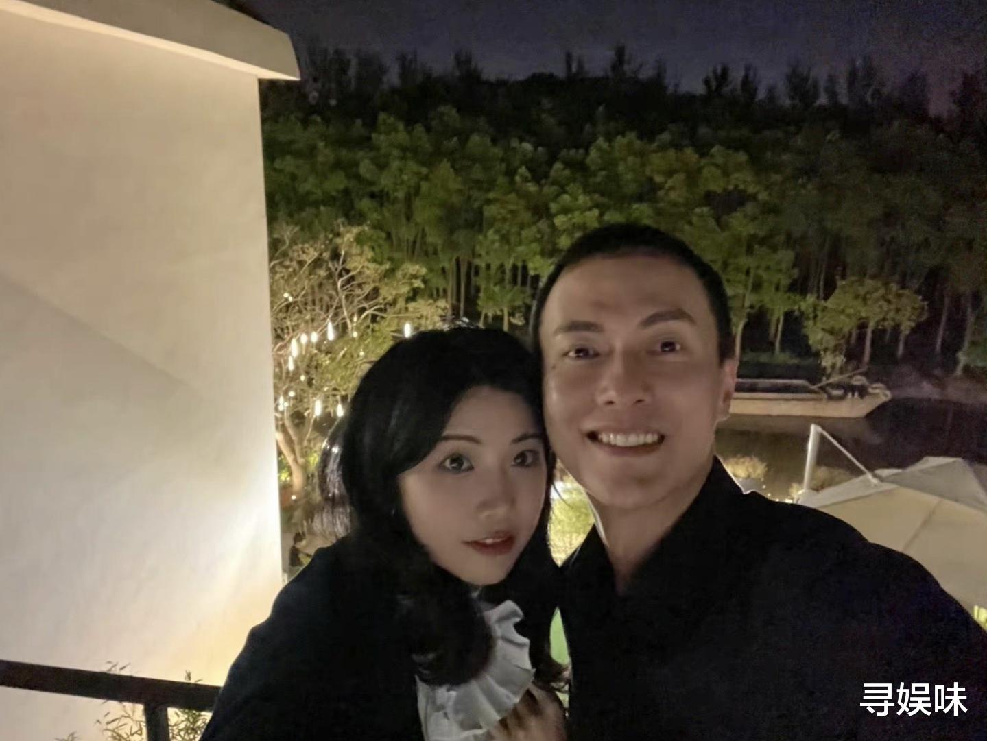 玫瑰|王能能为罗拉定制365朵玫瑰，仪式感满满，两人合照被评价像父女