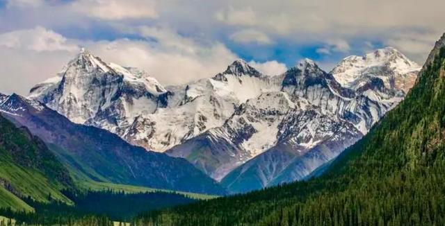 新疆维吾尔自治区|新疆和西藏，如果说只能选择一个地方去旅行，你会选择哪里？