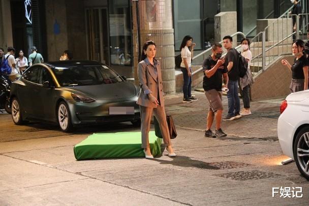 陈炜|TVB花旦陈炜下周一出嫁只请一天假 结婚前忙拍戏意外扭伤脚