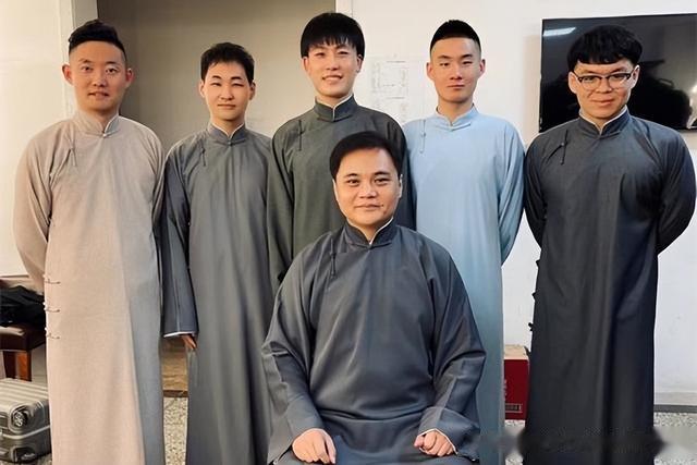 高峰|德云一队入驻南京德云社，高峰全勤引热议，高老板来拯救票房了