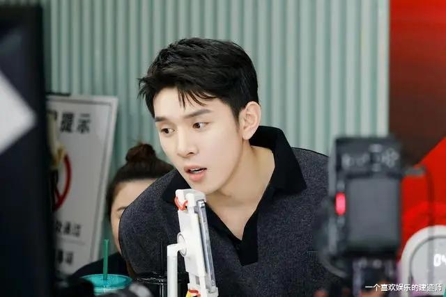 带货|李佳琪带货贵了,消费者要求退差价,网红就应该卖得更便宜吗