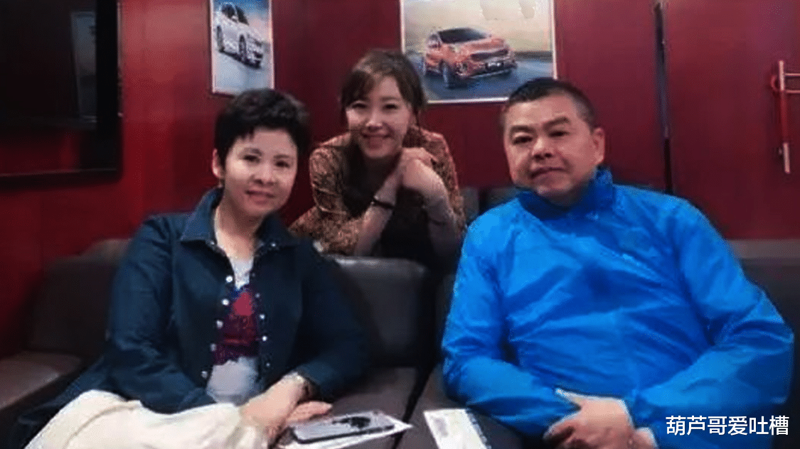 |董文华与老公罕见同框露面，结婚38年恩爱如初相濡以沫