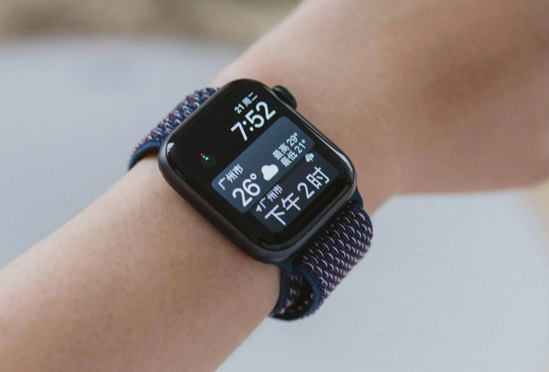 Apple Watch|因不满外观，牛人爆改Apple Watch S7，网友：这才苹果表该有的样子