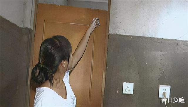 男子合租房偷窥女邻居沐浴坠亡,家属索赔89万,法院判决赢得赞许