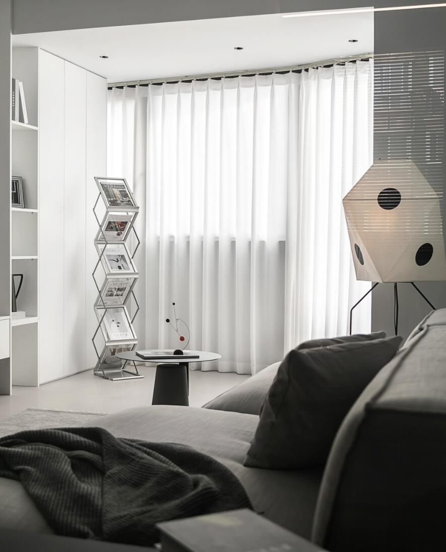 为追求现代简约，他将家里所有房间打通，完工后，高级感都藏不住